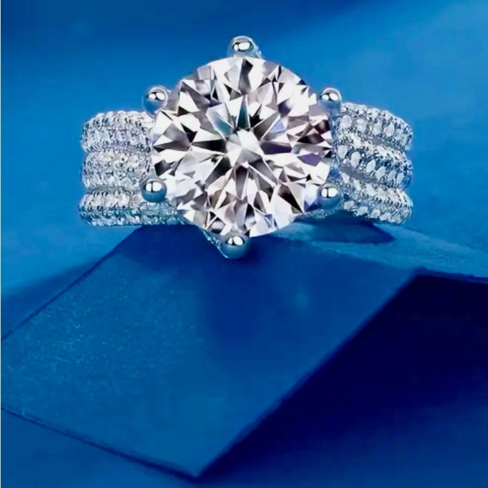 MOISSANITE 5 CARAT DIAMOND GRA CERTIFIED
